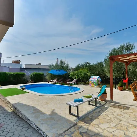 Σπίτι διακοπών Holiday Kiara With Pool