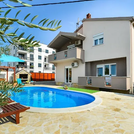 Σπίτι διακοπών Holiday Kiara With Pool