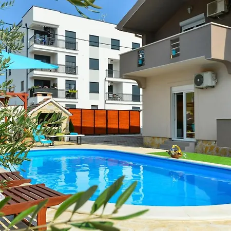 Σπίτι διακοπών Holiday Kiara With Pool Ζαντάρ