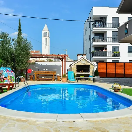 Holiday Kiara With Pool Σπίτι διακοπών *