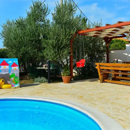 Holiday Kiara With Pool Σπίτι διακοπών