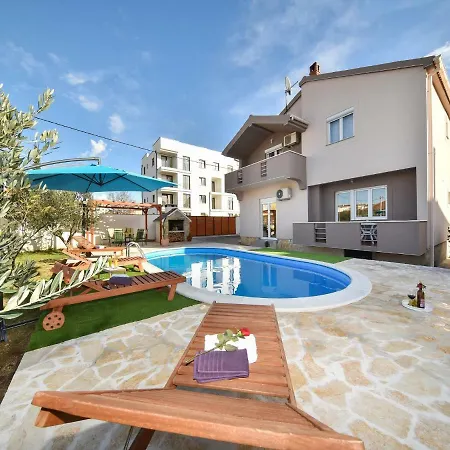 Holiday Kiara With Pool Σπίτι διακοπών