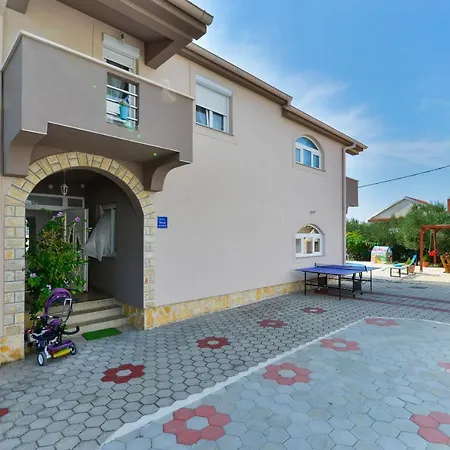 Holiday Kiara With Pool Holiday home