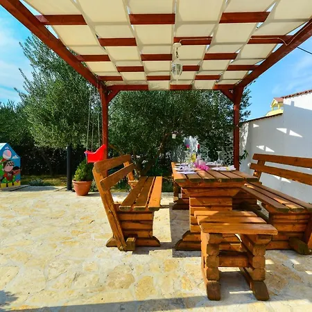 Holiday Kiara With Pool Vakantiehuis