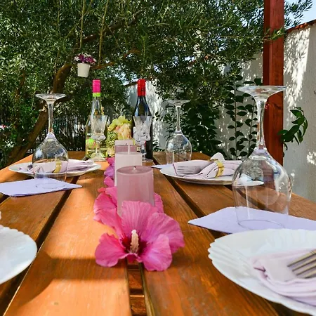 Holiday Kiara With Pool Vakantiehuis