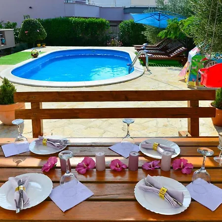Holiday Kiara With Pool Vakantiehuis Zadar